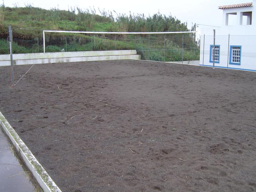 66 Carta das Instalações Desportivas Artificiais do Grupo Ocidental Foto 4 Campo de Voleibol de Praia da Fazenda das Lajes das Flores - Piso em Areia.