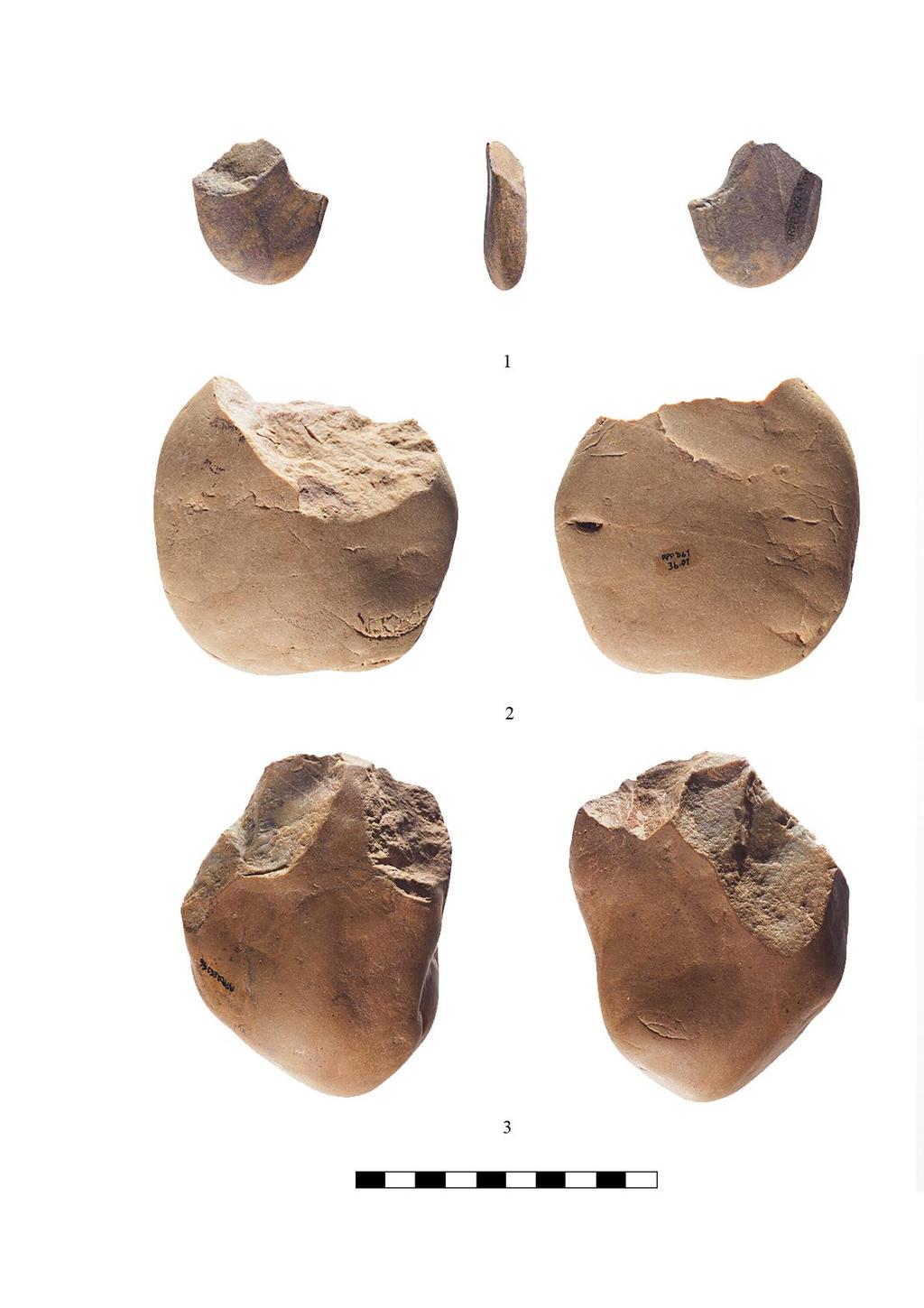 Figura 39: Artefactos da camada C1b 1. Seixo retocado; 2.