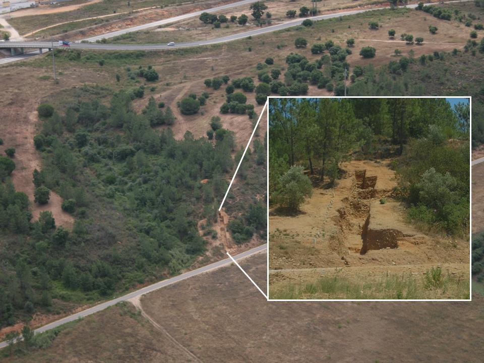 Actualmente, o vale onde se situa o sítio tem nas suas vertentes, recortadas por linhas de água, florestação de eucaliptos, pinheiros e oliveiras intercalados com vegetação rasteira e na actual