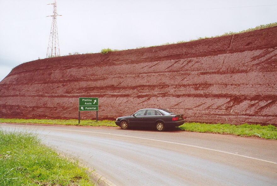 SOLO ELUVIAL (S1) DA FORMAÇÃO SERRA