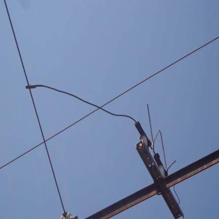 O pararaios evita que uma descarga elétrica caia direto na rede, podendo danificar não só a rede