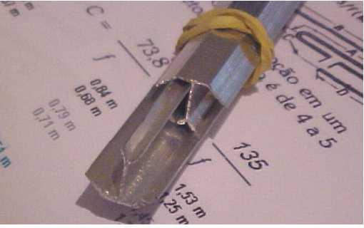 A maior antena a qual seria para a freqüência limite inferior, ou seja, 88 MHz tem para comprimento dos elementos de 1,53 m até 1,68 m, como se pode verificar na figura acima.