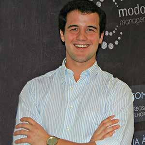 João Rocha (E-Business Assistant) Formado pela Escola de Hotelaria e Turismo de Lisboa; Desde 2015 E-Business