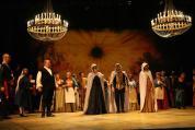OS ESPETÁCULOS Don Giovanni é uma ópera em dois atos com música do compositor austríaco Wolfgang Amadeus Mozart e libreto do autor italiano Lorenzo Da