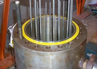 2.5. Aquecimento e controle da temperatura O aquecimento do vaso foi feito por meio de 8 resistências elétricas de 4000 W cada.