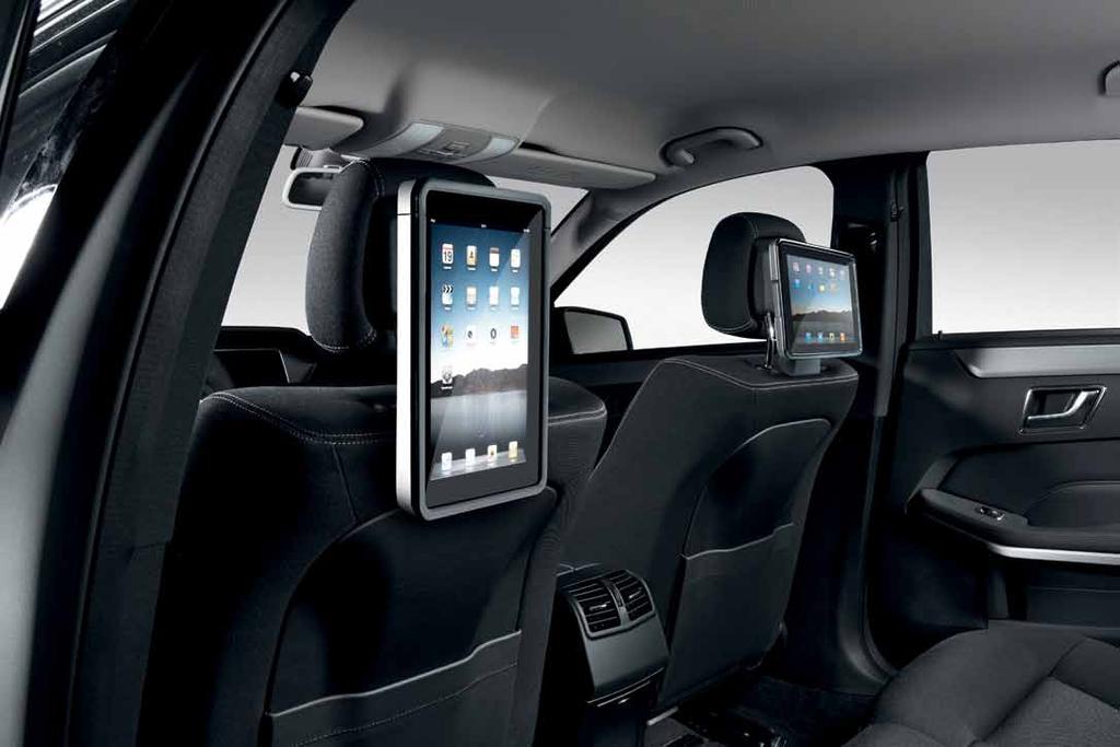 02 01 ipad Docking Station Plus para o compartimento traseiro O suporte ergonómico à prova de acidentes integra o ipad e todas as suas funções familiares no seu Mercedes-Benz.