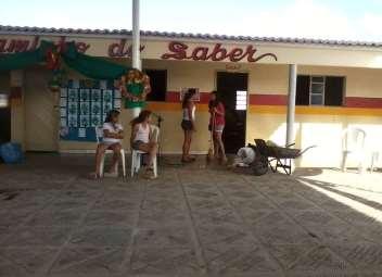 Figura 2- Ensaio Fonte: dados da pesquisa A exibição do teatro ocorreu no dia da família na escola. Pais, alunos e professores estavam reunidos para comemorar esse dia e para finalizar o ano letivo.