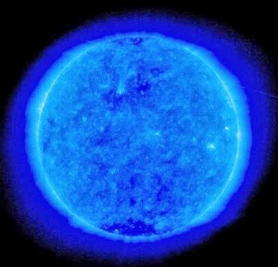 Evolução de estrelas maiores que o Sol Uma estrela de massa próxima do Sol não chega a atingir uma temperatura suficiente no