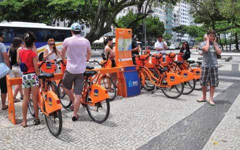 132 Bike Rio - Marina Herriges Quem não trouxe sua bicicleta, não precisa desanimar. Diversas estações do BikeRio estão espalhadas em diferentes pontos da cidade.