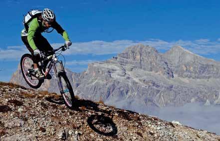 Bicicletas para todas as exigências podem ser alugadas em várias lojas. Para os amantes das pistas foi criado um Bike Pass que permite o uso das instalações de subida.