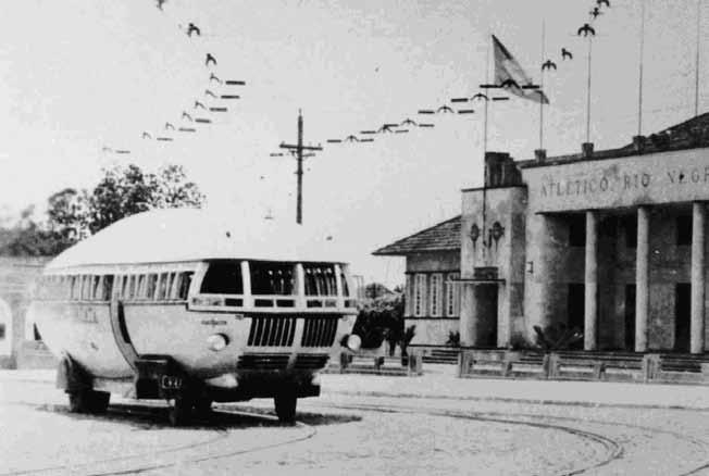 Nos primeiros tempos, os ônibus trouxeram um estado de satisfação para os usuários.