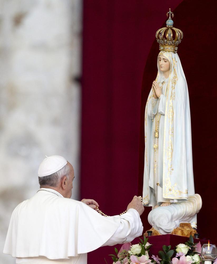 FÁTIMA 2017 Proposta de Vigília de, Palavra e Oração para os jovens Escutar, decidir, agir como Maria e Lúcia e Francisco e Jacinta Centenário das Aparições de Fátima com o Papa Francisco