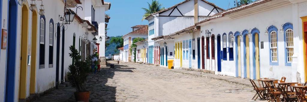 O trajeto leva cerca de 4h30 em veículo climatizado com