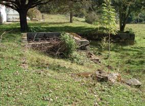 construção (f07), o pequeno tanque de pedra, situado mais ao fundo (f08), além de pedras