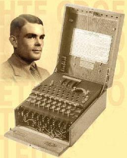 Breve Histórico Alan Turing criou uma máquina que executava operações sobre a