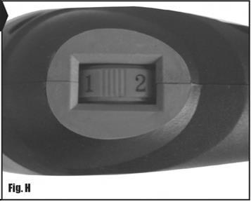 3. CONTROLE DA AÇÃO PENDULAR (Ver Fig. G) A ação pendular de 4 estágios torna possível o ajuste da penetração da lâmina no curso ascendente para os diversos tipos de materiais.