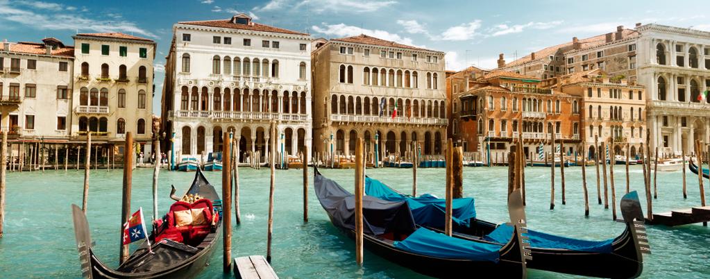 Veneza Construída sobre 100 ilhas numa lagoa pantanosa na orla do Mar Adriático, Veneza tem uma linha de horizonte que se ergue da água para criar uma experiência arquitetónica única.