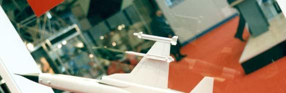 Maquete do F-5 armada com mísseis MICA IR/RF, apresentada na FIDAEE 2004.