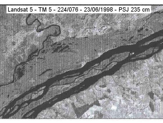 A B C D Figura 6. Ilustração com Imagens Landsat demonstrando a condição de inundação em diferentes níveis fluviométricos, provocadas exclusivamente pelo rio Paraná.