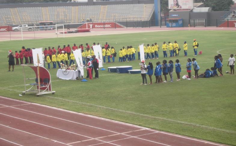 FEDERAÇÃO ANGOLANA DE ATLETISMO MAPA ESTATISTICO DE COMPETIÇÃO CAMPEONATO NACIONAL DE JUVENIS REALIZADO EM LUANDA AOS 11 & 12 DE ABRIL DE 2015 EQUIPAS GENEROS NUMEROS Nº FEM MASC TOTAL 1º