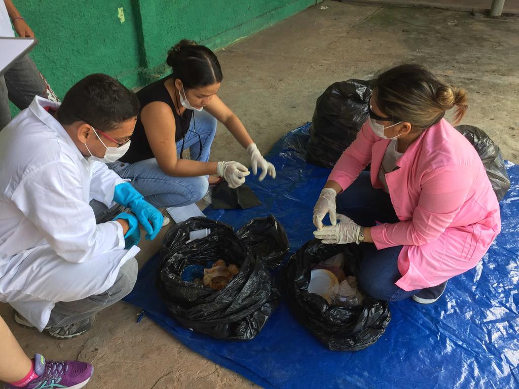 Após separados, os resíduos foram pesados em balança digital com capacidade de 50kg e todos os procedimentos realizados