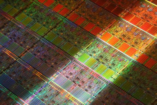 Comparados ao pioneiro, os processadores da mais nova geração da Intel têm 350 mil vezes a performance do 4004.