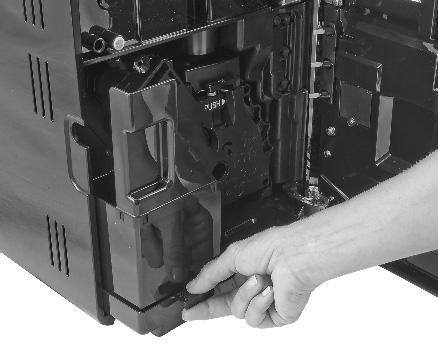 1 2 3 Pressione o botão para abrir a portinhola de serviço. Extraia a bandeja e a gaveta de recolha das borras.