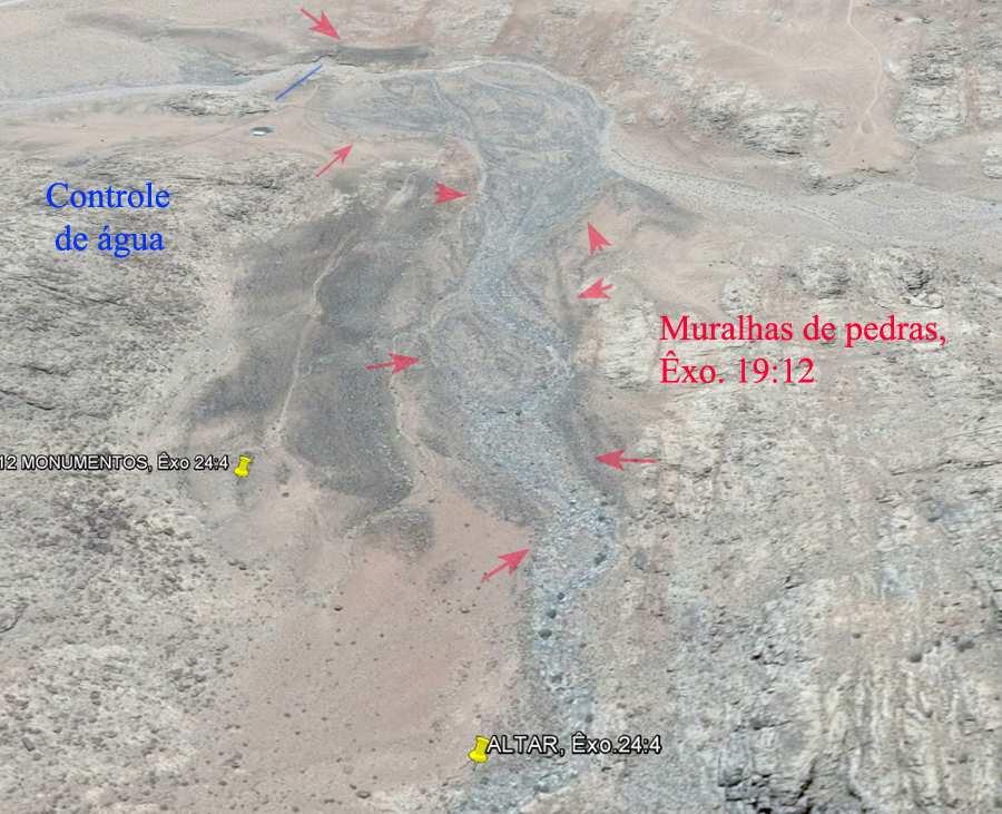 Lição 36 Foto tirada do topo do Monte Sinai. Esta ilustração mostra a reserva de água que o povo fez. A água vinha do Monte Sinai.
