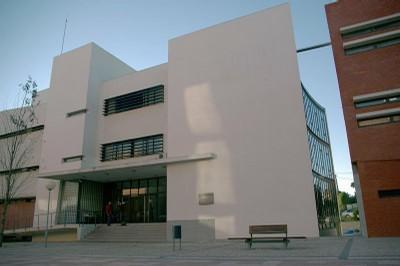 O edifício escolhido como ponto de partida para este trabalho foi o Bloco A do Departamento de Engenharia Civil da Faculdade de Ciências e Tecnologia da Universidade Nova de Lisboa (Figura 9,