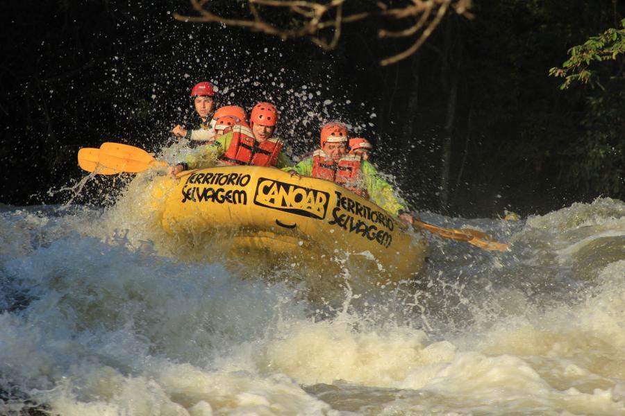 Rafting no Jacaré O Rafting no Jacaré é o mais visitado do país, e com a melhor relação de emoção e contato com a natureza.