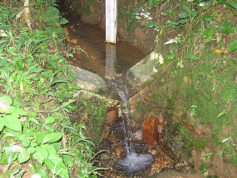 NASCENTES NASCENTES LOCAL ONDE A ÁGUA SUBTERRÂNEA BROTA PARA A SUPERFÍCIE