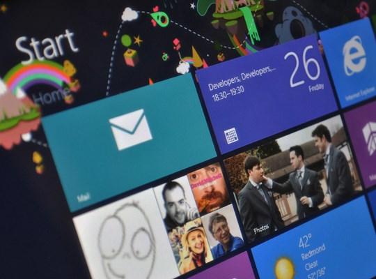 Dicas para melhorar o Windows 8 Date : 28 de Novembro de 2012 Com apenas um mês de vendas e 40 milhões de licenças vendidas o Windows 8 começa a tornar-se, como era esperado, um caso de sucesso.