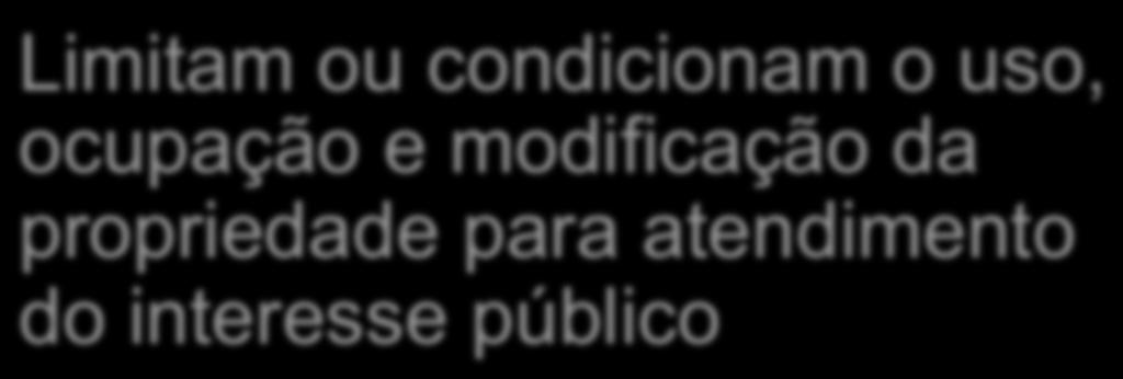 Limitam ou condicionam o uso, ocupação e modificação