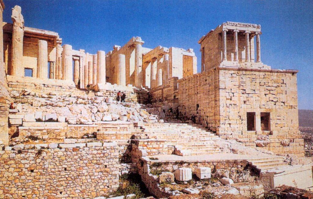 O Propylaea (em grego antigo : Προπύλαια ) são a entrada monumental dos " Acrópole de Atenas.