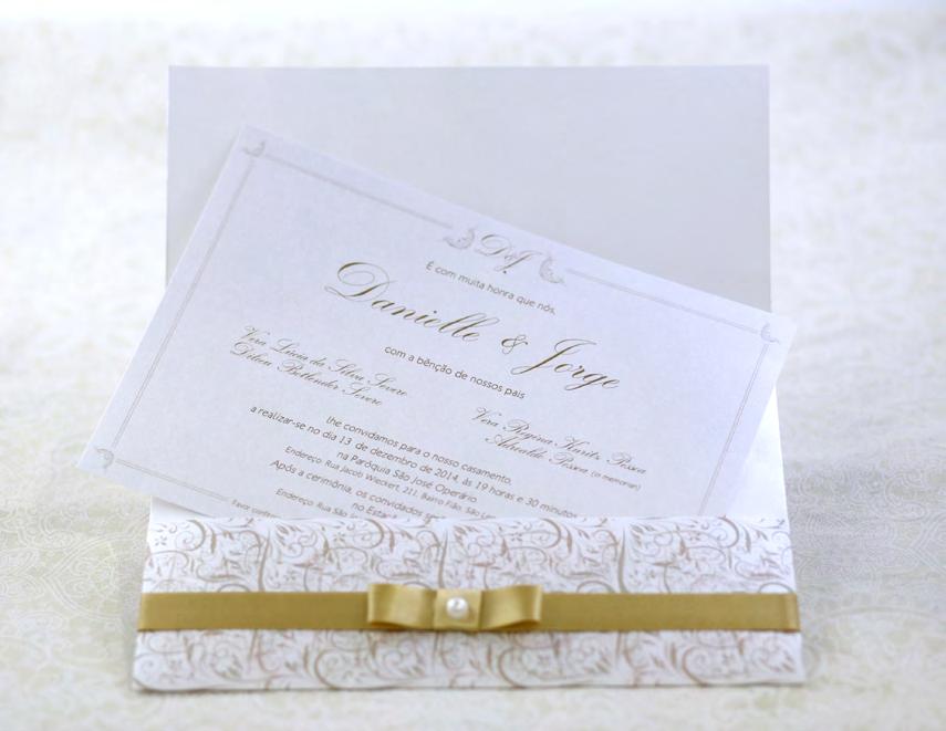 Convite Versalhes (2 tamanhos) Tamanho: 13x18cm Envelope personalizado Acabamento com laço chanel em fita de cetim Papel