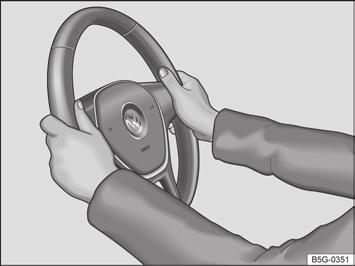 Se for constatado que um ajuste é necessário durante a condução, parar de forma segura e ajustar o volante corretamente.