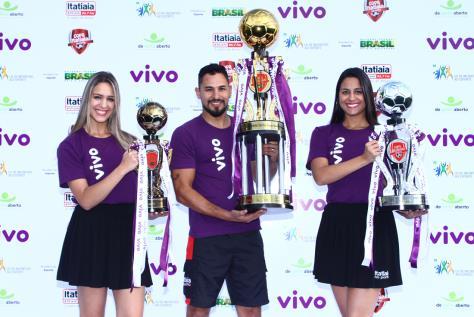 Premiação A Copa Itatiaia Society premia os 3 finalistas do campeonato: 1º Colocado: Troféu 1º Lugar Medalhas para os 14 atletas R$ 8.