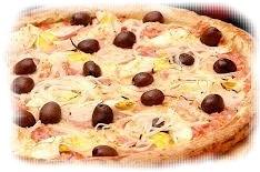 Escolha uma das coberturas abaixo: Pizza Portuguesa 1/2 xícara de molho de tomate 2 xícaras de presunto picado 2 cebolas cortadas em rodelas ½ xícara de azeitonas pretas 3 ovos cozidos