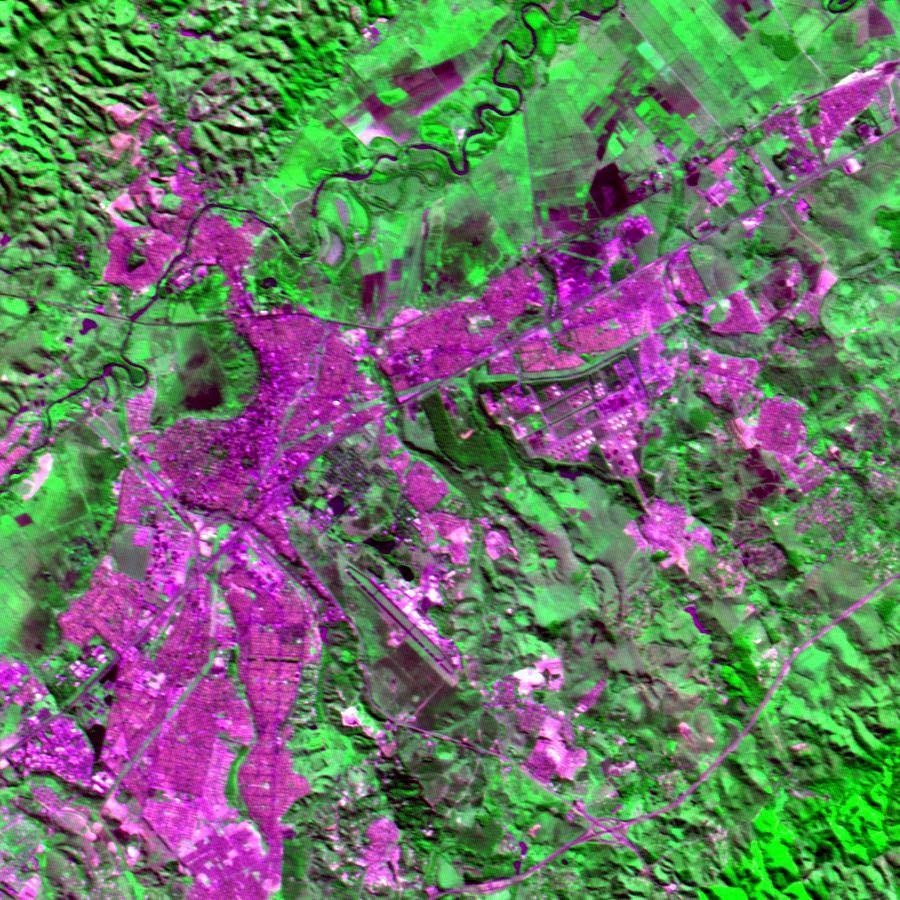 Restauração de imagens CCD/CBERS-2 pelo método de Richardson-Lucy modificado Paulo Eduardo Ubaldino de Souza 1 1 Instituto de Estudos Avançados - CTA/IEAv 12228-840 São José dos Campos - SP, Brasil