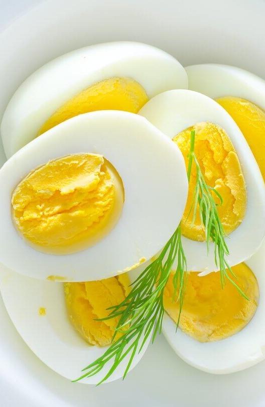 Primeira Semana Segunda-Feira ŸCafé da manhã: Coma 2 ovos cozidos junto a 1 fruta cítrica. ŸAlmoço: São 2 fatias de batata-doce e mais 2 maçãs. ŸJantar: 1 prato bem servido de salada sortida e frango.