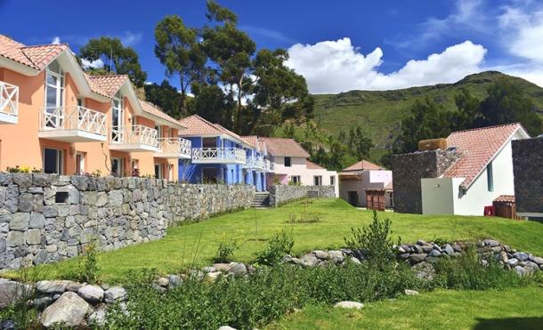 Visita aos principais atrativos da cidade, destacando-se a Catedral, a Plaza de Armas e Koricancha, o Templo do Sol, visitando também Kenko, Puca Pucara, Tambomachay e a Fortaleza de Sacsayhuaman, um