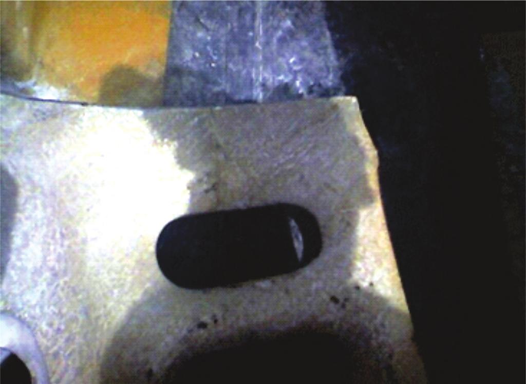 3 Trincas Têm formato irregular e são geradas quando partes do metal sólido se separam por tensões térmicas, após a remoção do molde. A Figura 9.