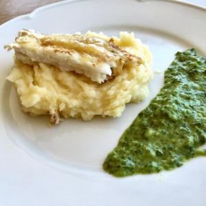 Filé de Peixe ao molho de Manteiga e limão com purê e creme de espinafre Olá, a receita de hoje é light e saborosa!