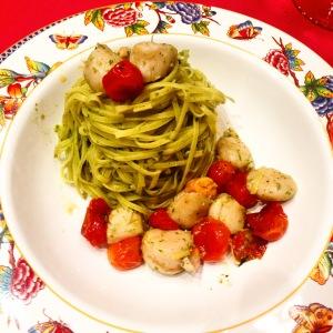 Talharim de vieiras com molho pesto e tomate cereja confitado Olá, essa receita é uma combinação de outras receitas