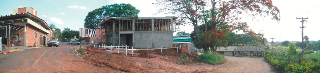 de Aulas em construção, futura calçada.