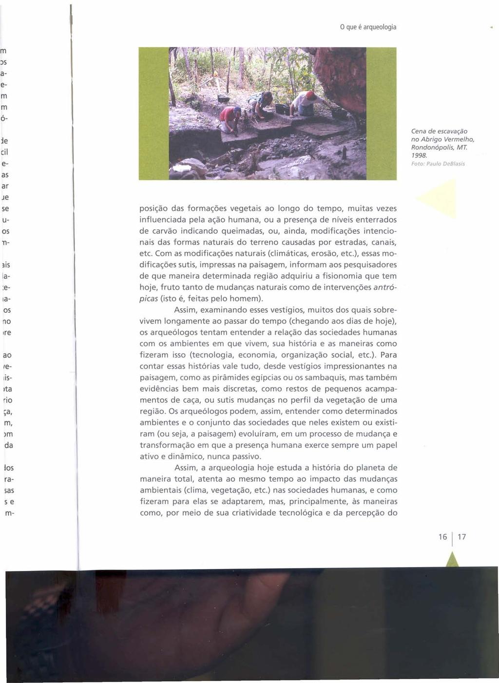 o que é arqueologia Cena de escavação no Abrigo Vermelho, Rondonópolis, MT. 1998.