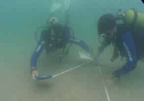 Através de técnicas específicas de mergulho, o arqueólogo subaquático realiza as mesmas atividades do arqueólogo