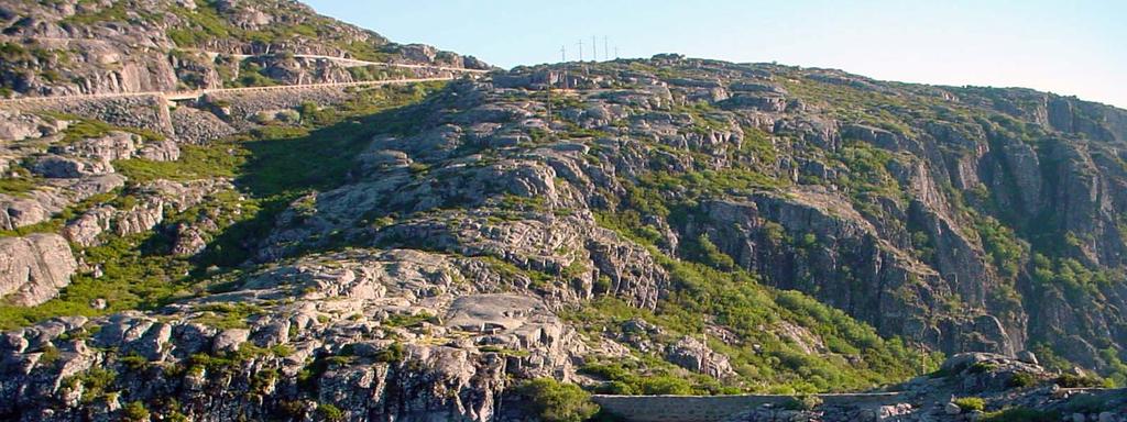 Serra da Estrela Parque Natural Sítio da Rede Natura 2000 - PTCON0014 Descrição Inclui o ponto mais alto de Portugal Continental.