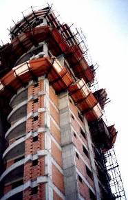 1 1 INTRODUÇÃO Considerando-se as estruturas dos edifícios comumente construídos, pode-se propor uma classificação fundamentada na sua concepção estrutural, na intensidade de seu emprego ou mesmo a