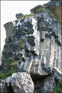 ado entre o Cretácico superior e o Eocénico inferior, há cerca de 72 M.a. Assim, esta rocha formou-se num importante